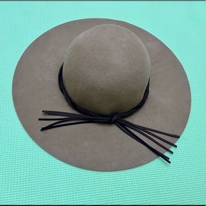Like new! Brown Boho Floppy Hat